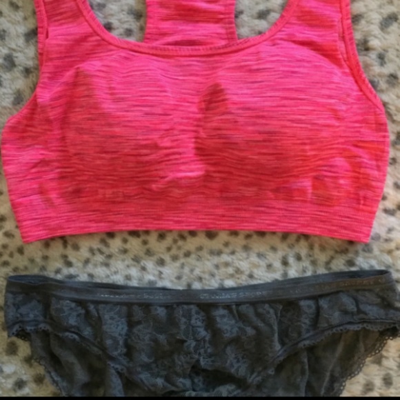 Victoria's Secret VSX Sport bra - Picture 2 of 5